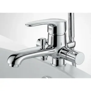 Ergonomic handle design of a **Grohe bathtub faucet**, offering comfortable and precise control over water temperature and flow.